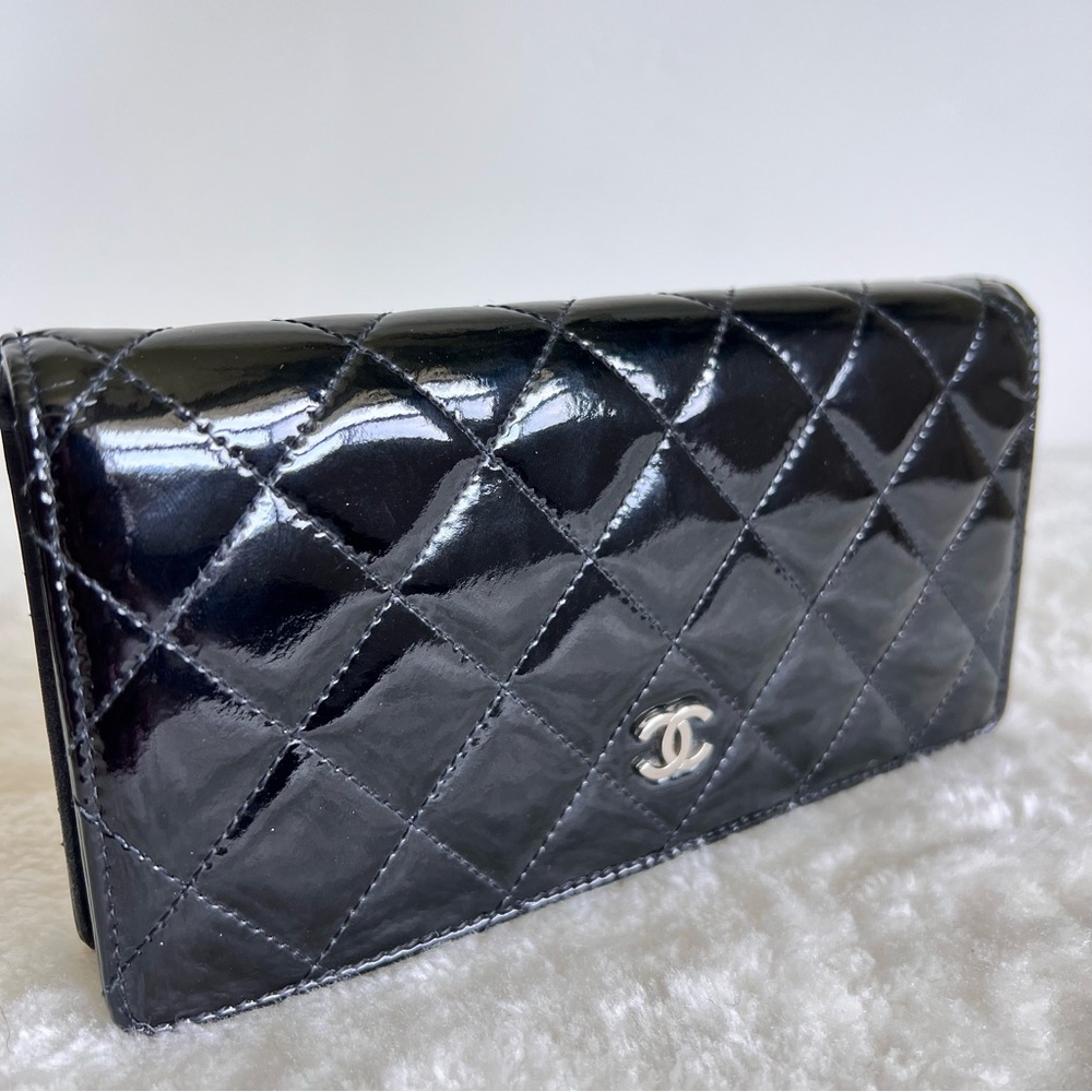 Chanel Classic Long Flap Wallet in Black Quilted Patent Leather - Picture 4 of 15